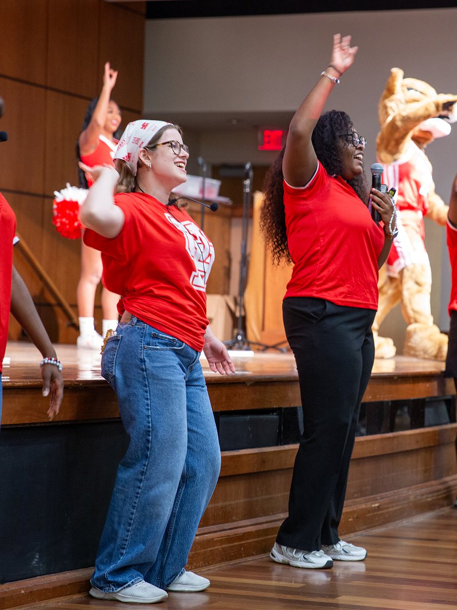 UHadmissions's tweet photo. Did you know, attending Cougar Preview may cause sudden school spirit and Cougar Pride⁉️ Just look at our Admissions Ambassadors!

There's still time to sign up for our next Cougar Preview on April 25! Link in bio.
-
#UniversityOfHouston #FutureCoog https://t.co/kmNaRQJLZw