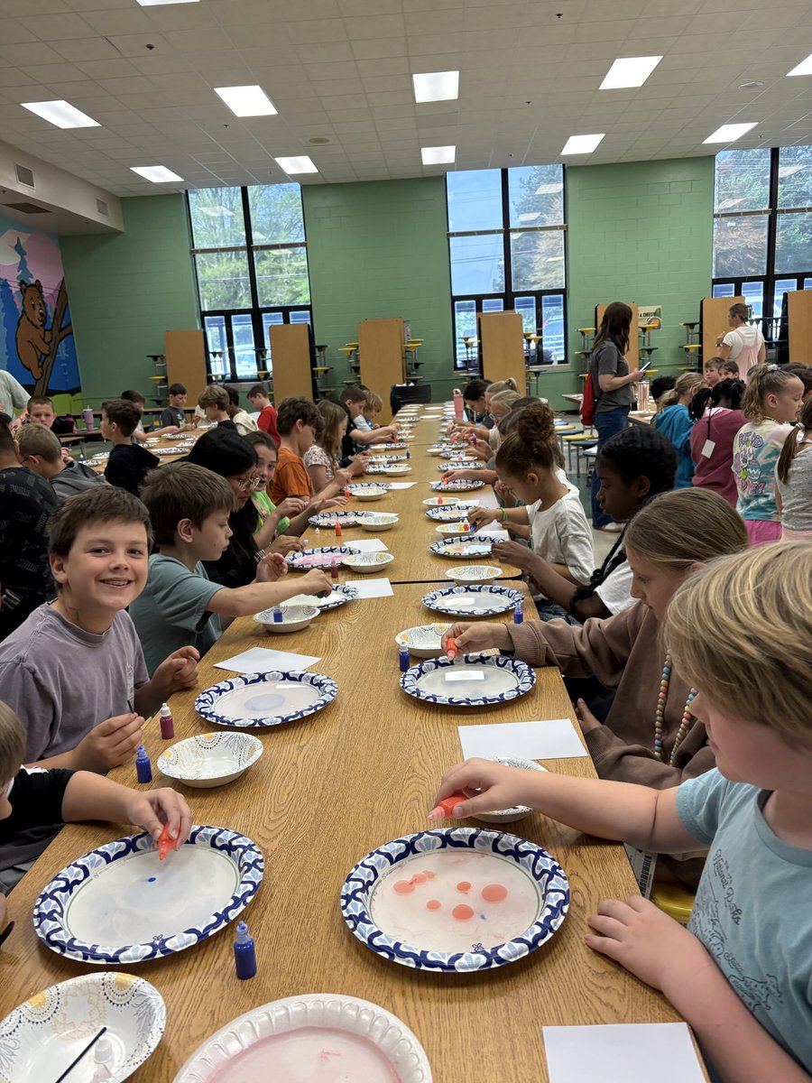 mcbenitez26's tweet photo. Learning all about the art of printmaking! #RNEGreatThings 🎨🖌️🖼️ https://t.co/OQL6zIFZls