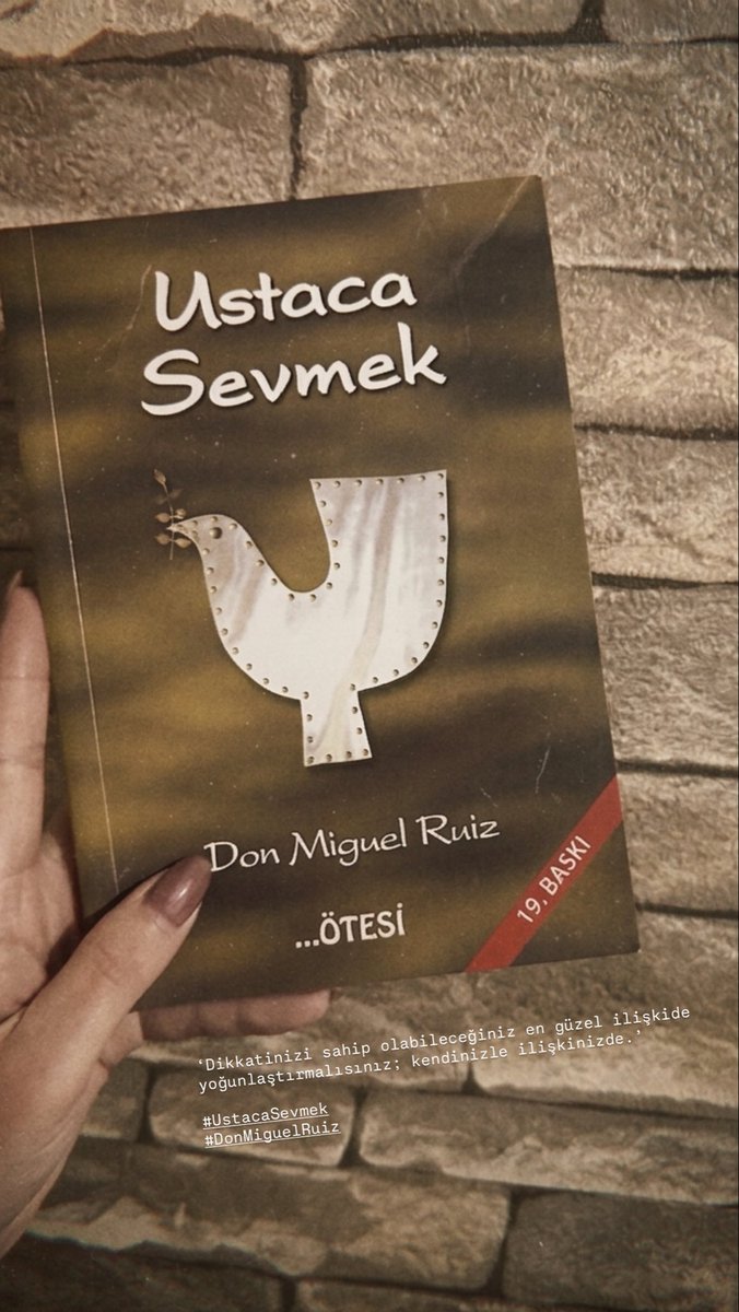 EsraSertoglu's tweet photo. ‘Dikkatinizi sahip olabileceğiniz en güzel ilişkide yoğunlaştırmalısınız; kendinizle ilişkinizde.’
#UstacaSevmek
#DonMiguelRuiz https://t.co/zqCxCCSqya