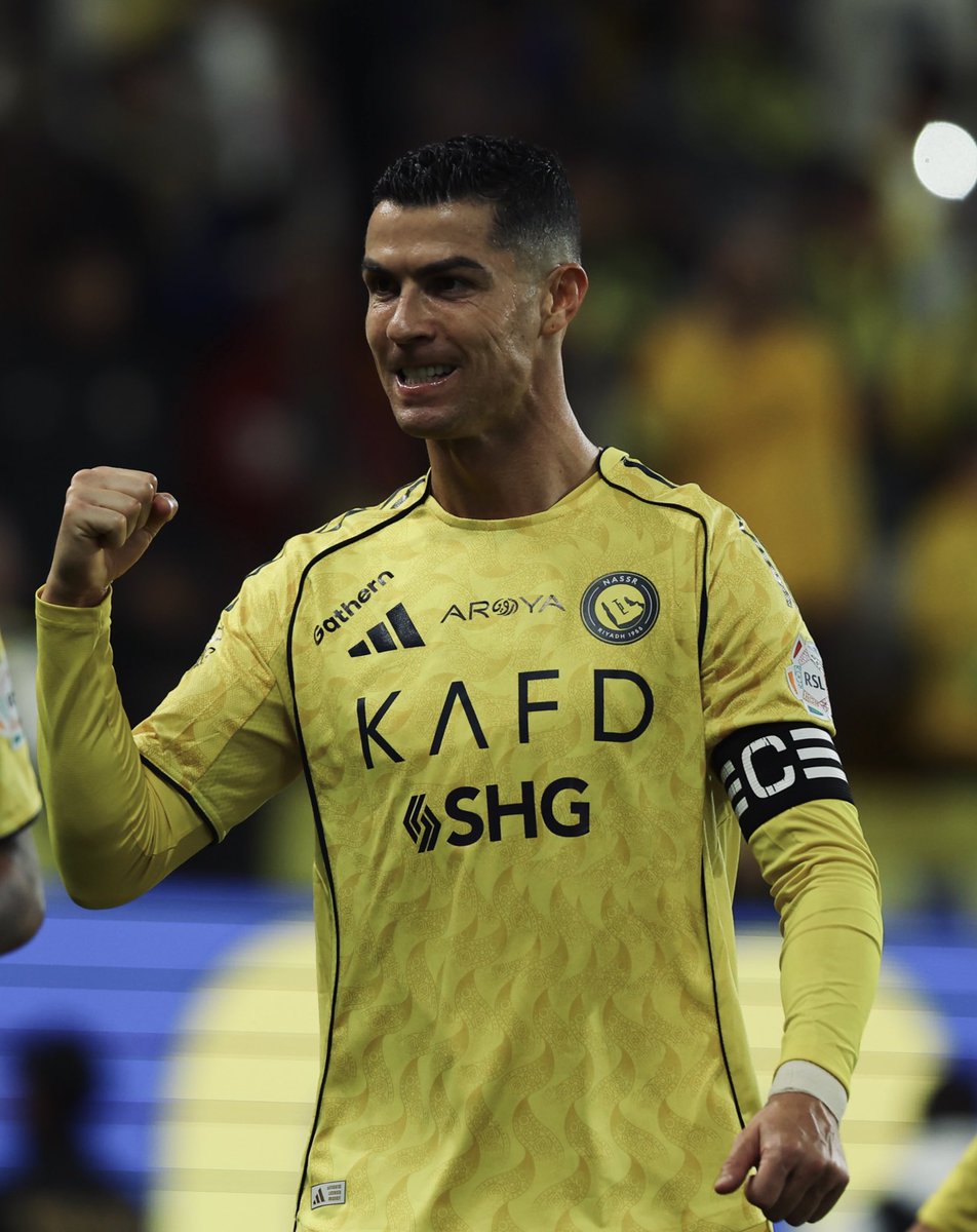 عالم كريستيانو tweet media