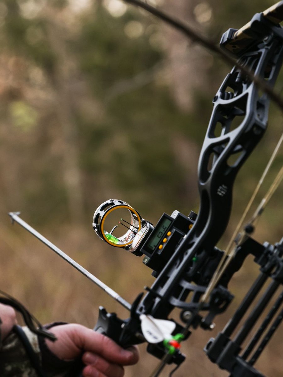 Tailor your aim with our Digital React® sights; easily adjusting in full, half-yard, or meter increments.