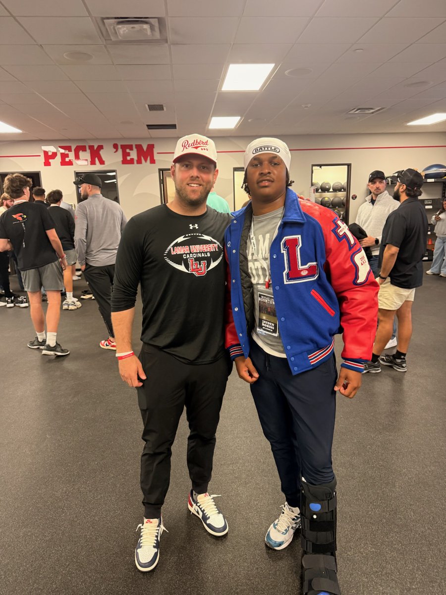 JaydenRobinsQb1's tweet image. Great visit at Lamar University! Appreciate the opportunity 🙏 #Recruiting

@CoachSpo_ @CoachKT76 @khiyree2 @carson_picheco @CoachJohnson_LU @CoachRossomando @CoachDaleen @coachcordova @TRILLDB