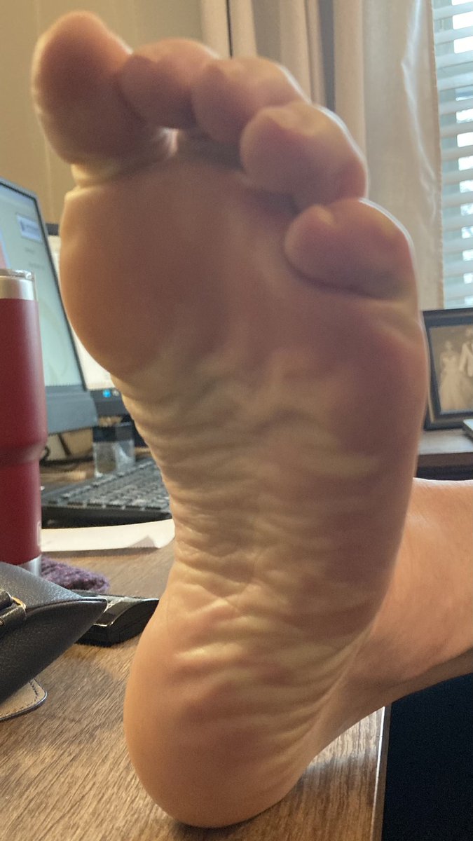throwbacktoes's tweet photo. Time to get these piggies ready to show off!
#footfetısh #feet_pics #foot https://t.co/FdhzoAyOsq