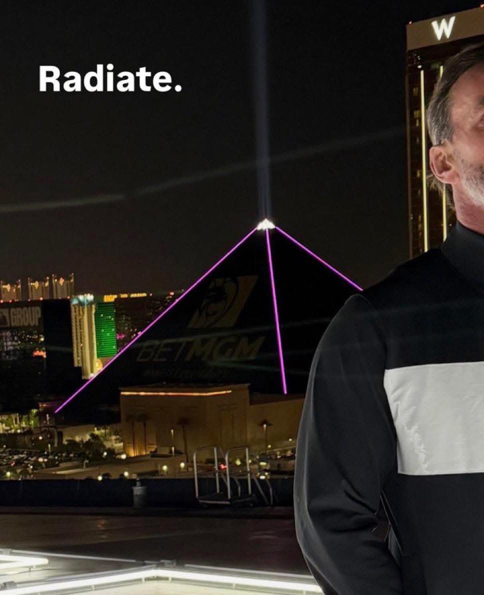 Derrick T. Lewis tweet media