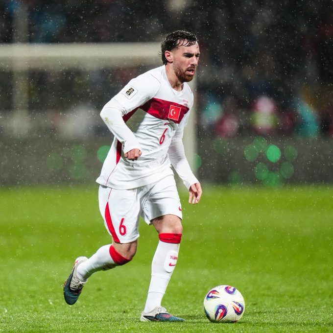 - Soru: 

"Kerem ile çok yakınsınız. Kosova maçında golü konuştunuz mu?   

- Orkun Kökçü: 

"Saha kötüydü. Top da kavisli, sekerek gitti. Top dönerek gittiği için kendi kendime belki direğe çarpıp girerdi diye düşündüm. 

Ama riske ne gerek var? Sonuçta hepimiz Dünya Kupası'na