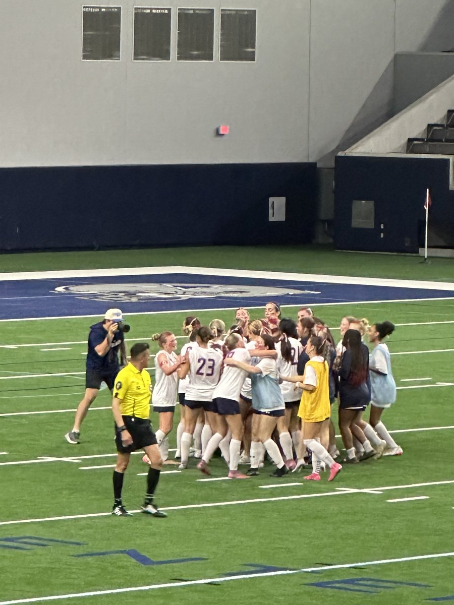 JaneRose50's tweet photo. And how it finished!!! ⚽️❤️💙❤️1-0! ⁦@_onemustang⁩ https://t.co/EH0Ovb72FN