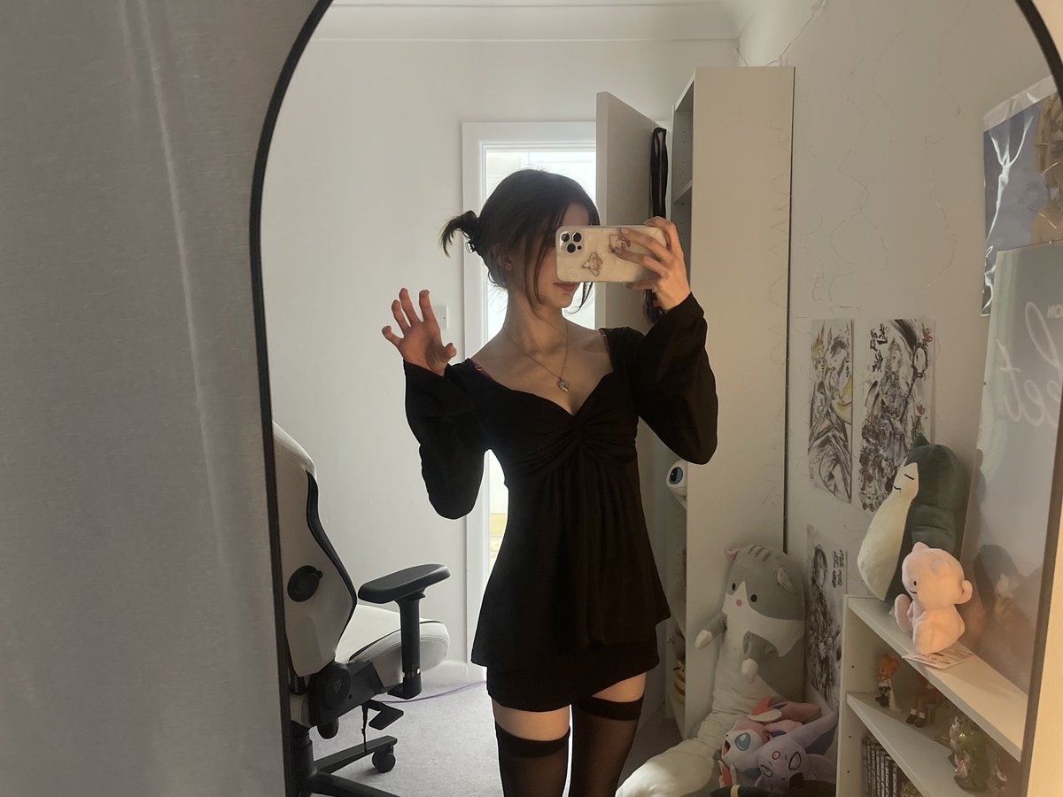 𝒽ℴ𝓁𝓁𝓈 tweet media
