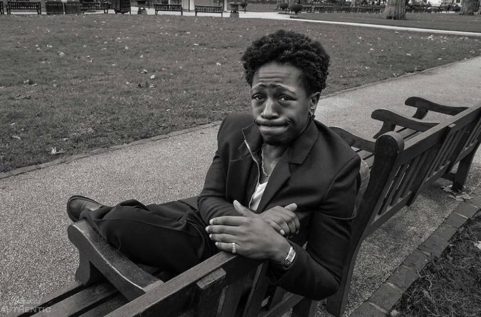 lay: pinned? what pinned? tweet media