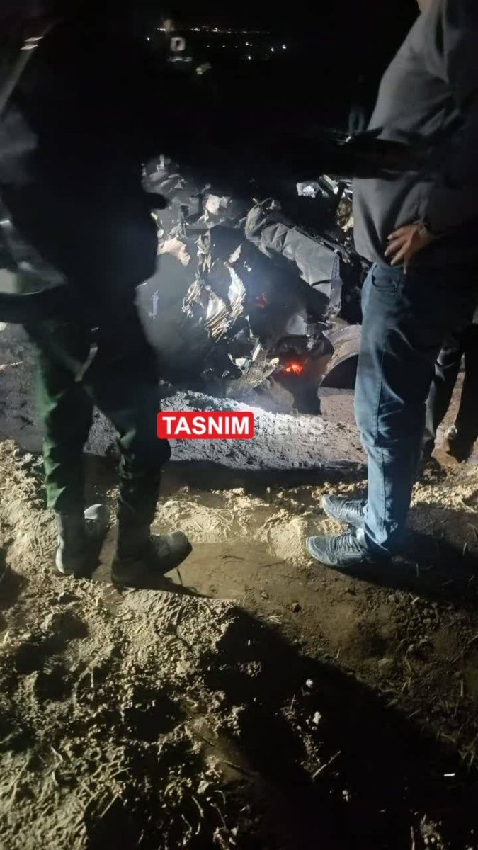 Abdlgni_AZubidi's tweet photo. #طاااازج
إيران تسقط طائرة امريكية مقاتلة قبل قليل.. والصور المرفقة من وكالة تسنيم الايرانية.. شاركوا واجلطوا جماعة أبستين في المنطقة 
لله دركم يارجال فارس https://t.co/ETNqfA7Fk2