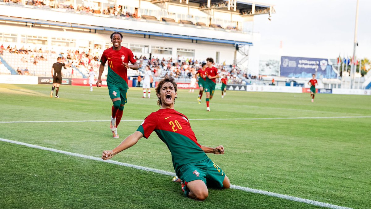 PortoReport's tweet image. André Villas-Boas: "It is a shame. [Cardoso] Varela, just like Rodrigo Mora, could have been playing for Porto’s first team by now. We had planned for him that year to take part in pre-season training with the first team. We are seeing more and more people driven by the lure of