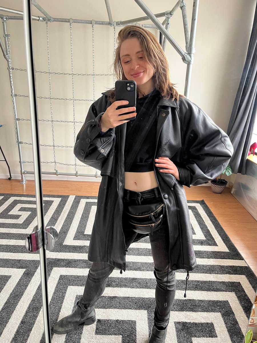 YasmineDom1O's tweet photo. J'espère qu'il y aura encore des soumis conscients et déterminés pour me valoriser ce week-end 🙇🏻
Télégramme : @Domyasmine2k
#bdsm #moneyslave #freedom #findom #soumis #esclave #admirateur #paypal #pcs #transcash #virement #carte_cadeau https://t.co/f9xoVQZJWB