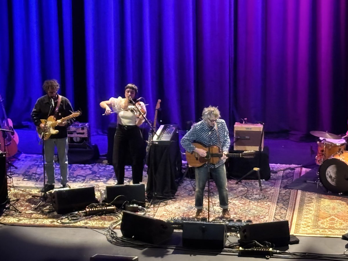 yasupludog's tweet photo. Jeff Tweedy family &amp; ご近所バンド、新作の曲中心にライブ展開。アットホームな雰囲気の24曲、最後はシアトルゆかりの二曲のカバーで、会場大盛り上がり。 https://t.co/xwWtPnIG5V