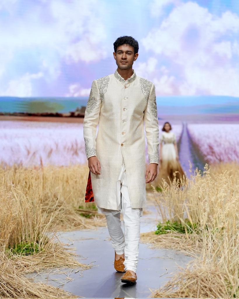 Times Fashion Week tweet media