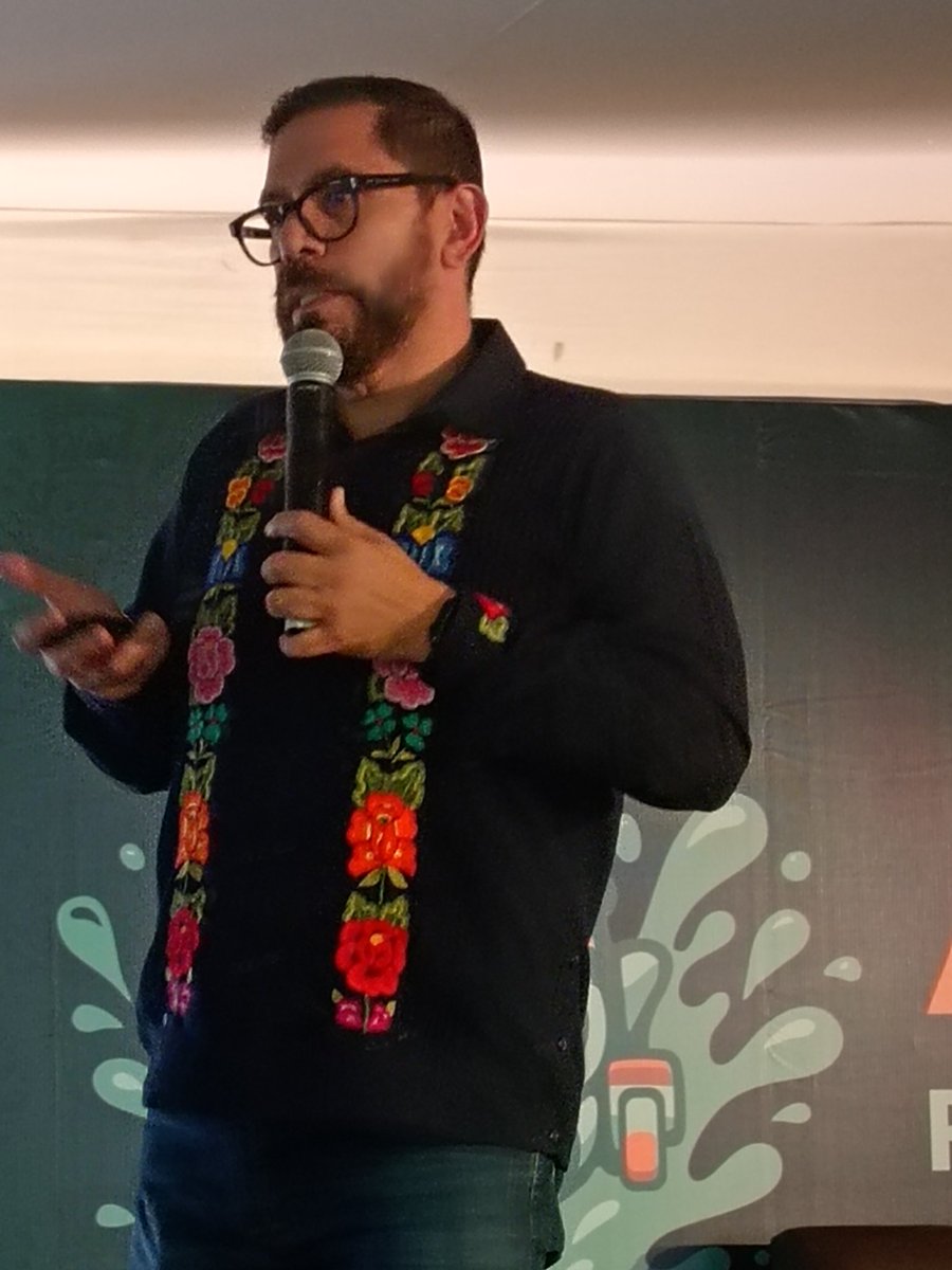ConsejoAguaMX's tweet photo. Ayer, en el primer día del @BosqueFest, el Director de Proyectos del #CCA Jorge Fuentes, @jorgefuma  impartió la #Conferencia "El agua que sostiene la vida y a quién le cuesta más conseguirla"  dónde habló de cómo en muchas ocasiones, cuando el recurso escasea, las mujeres y niñas son las que resultan mayormente afectadas.

¡Vengan al Bosque a disfrutar charlas, música, talleres etc, todo en torno al agua!

Del 02 al 05 de abril 

@ChapultepecCDMX
@SEDEMA_CDMX @ProChapultepec @raroma47