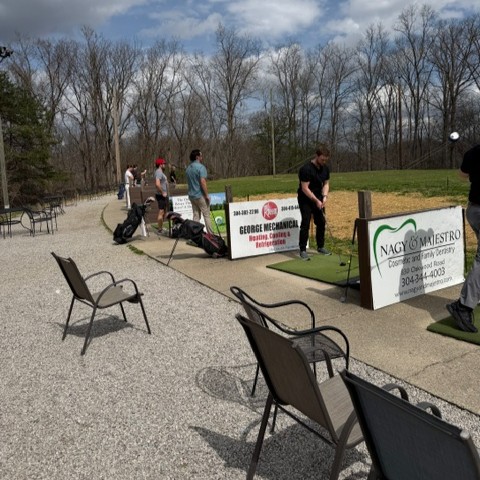 CAMCEMedIAM's tweet photo. This week's journal club took the Vandalia Health CAMC Emergency Medicine residents to the driving range! There, they practiced their swings and enjoyed pizza while discussing articles. https://t.co/1cvi8kIEKM