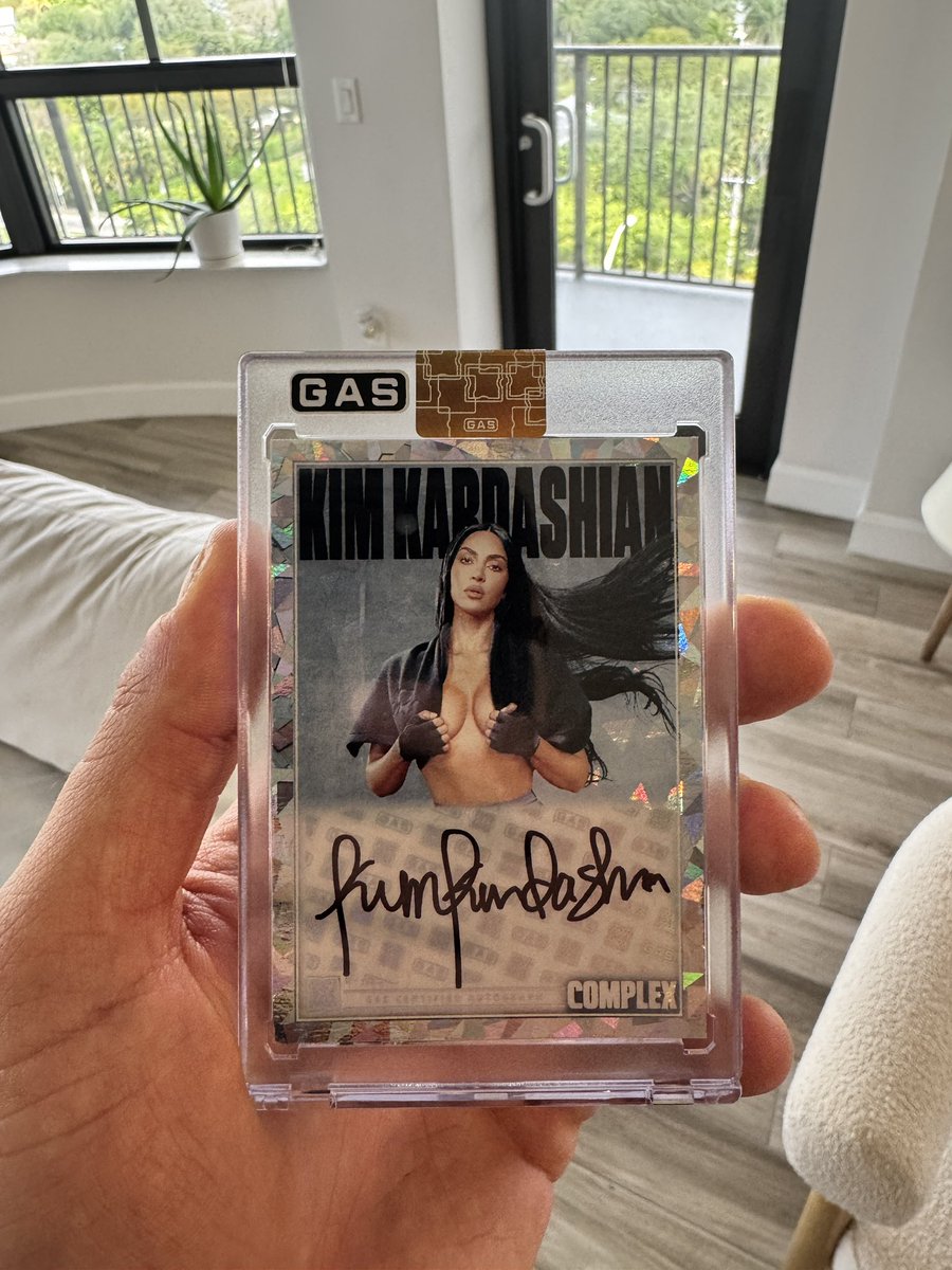 mindgrown_'s tweet photo. One Pack &amp; Hit a @KimKardashian Auto # 2/9 https://t.co/ZONbGWbd0W