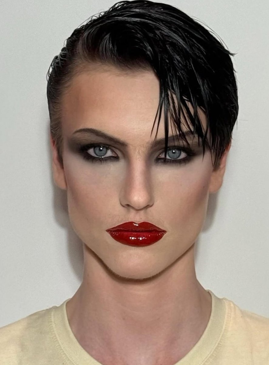 La Mode Unknown tweet media