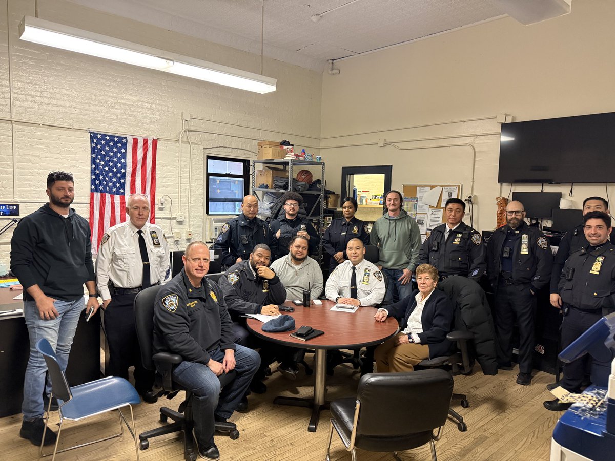 NYPD5Pct's tweet photo. the 5th PCT, community council member and Parks Department had a meeting  to address community concerns in Sara D. Roosevelt Park Discussed safety, quality of life issues, and collaborative solutions to keep the park clean, safe, and welcoming for all https://t.co/ARoaA5uDkz