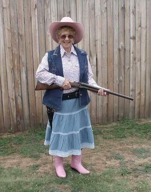 paulina. val y mimi actualicen el au es urgente tweet media