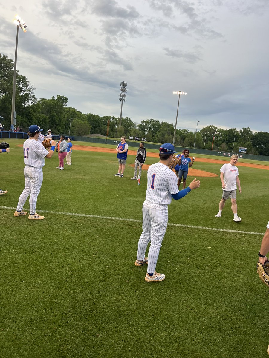 Jaguar_Baseball's tweet photo. It was great having the Mighty Jags and Super Mavs join us lastnight to throw the First Pitch of our game against Germantown.   #gojags https://t.co/UgRqRkftlS