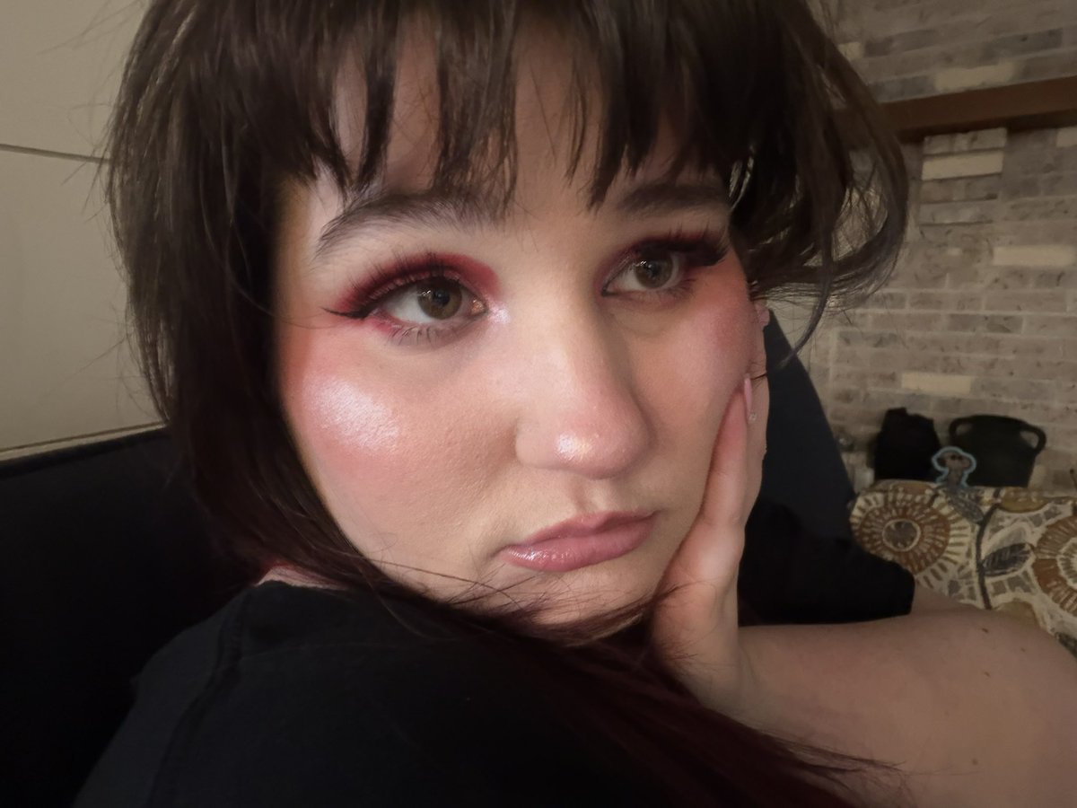 rynsreads's tweet photo. face reveal bc i need to post these somewhere https://t.co/40jZGELQAm