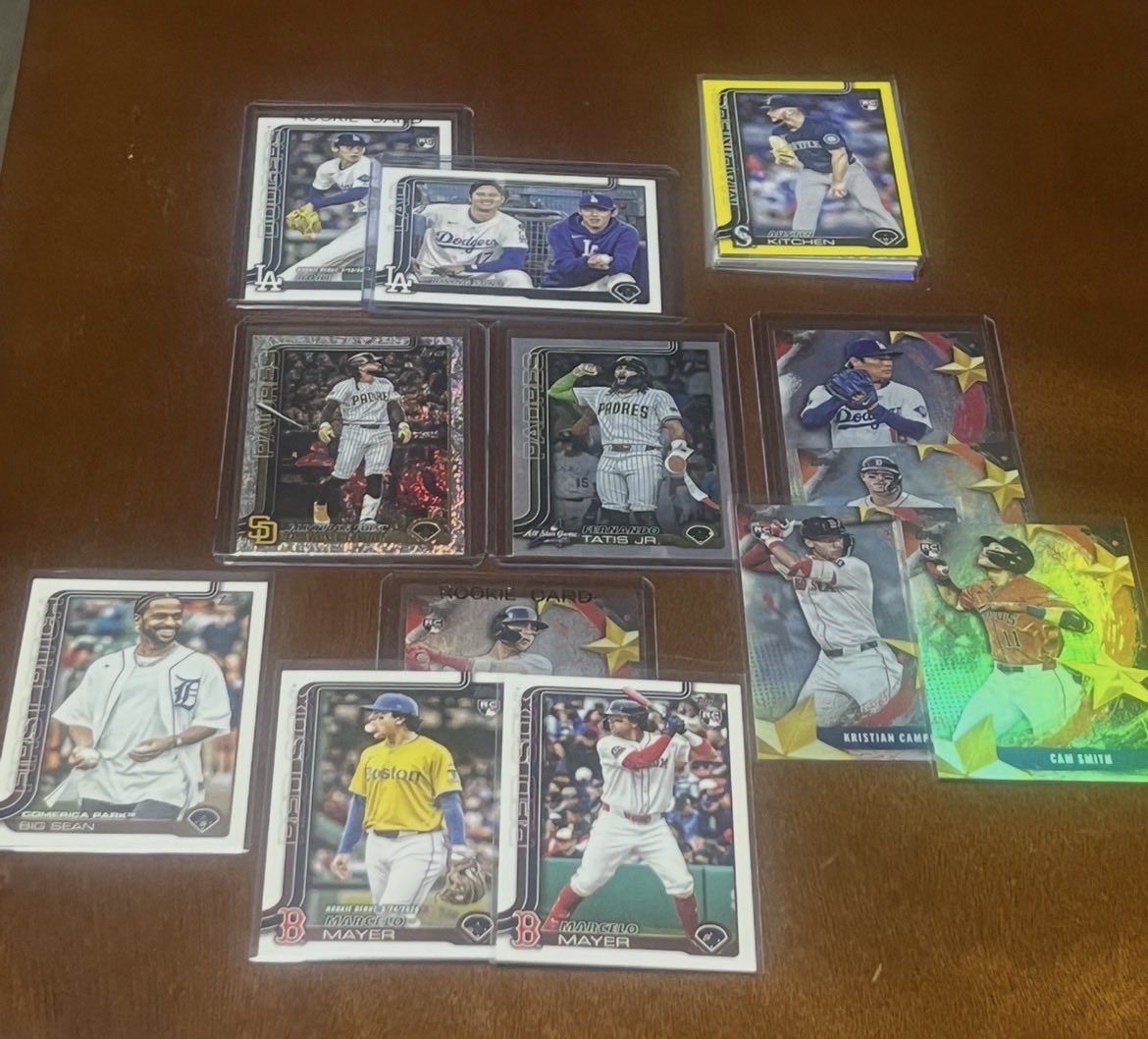 Garrettmarsh222's tweet photo. Nothing much …. As expected 

A few Mayer RCs

Couple Tatis parallels 

And ….. a Big Sean 🤣 https://t.co/qx8irhT8G7
