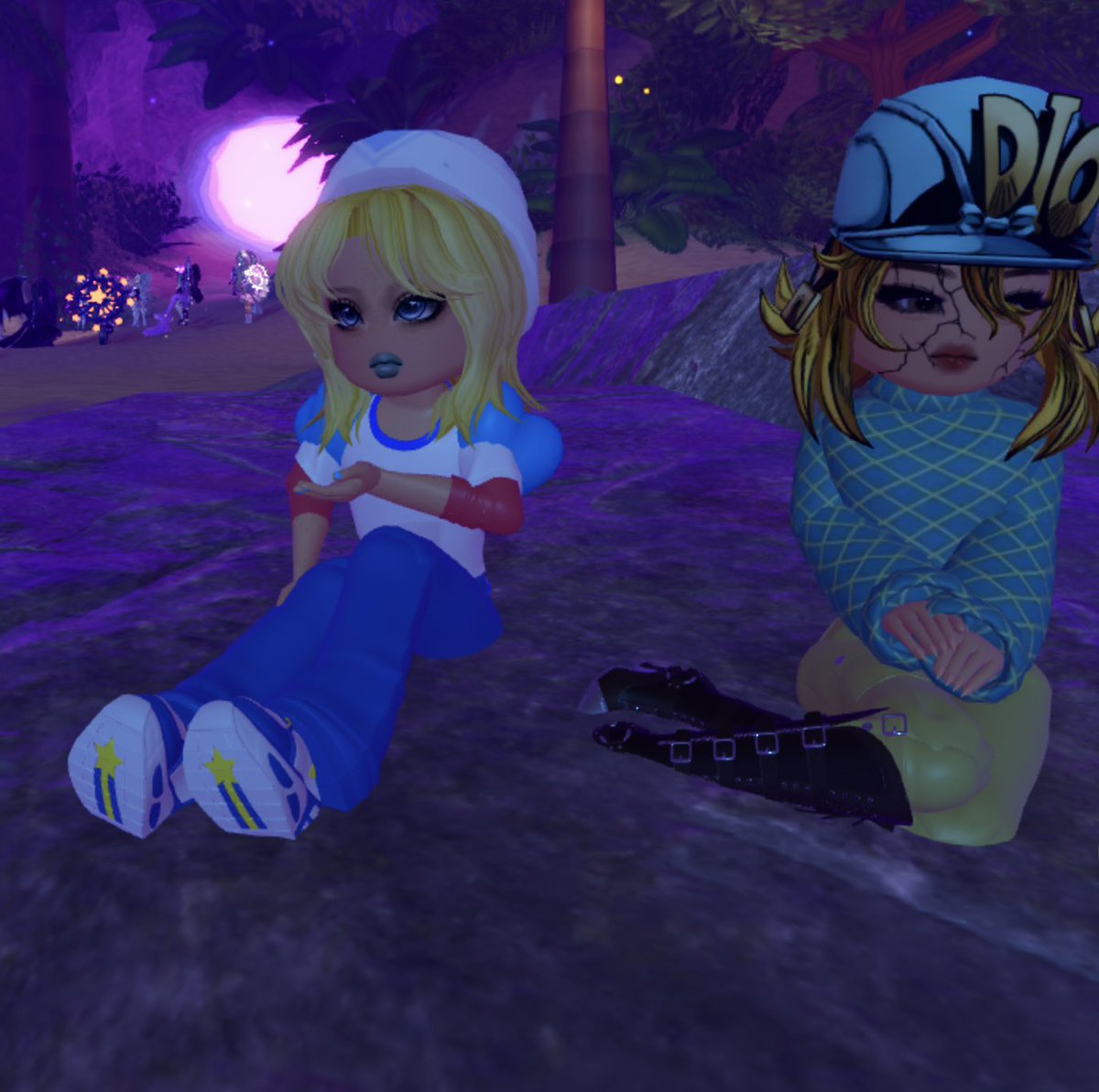 Gh0stYellow's tweet photo. diejoni but in Rh….(they’re aura farming) #rh #royalehigh https://t.co/mIxnfNvPaQ
