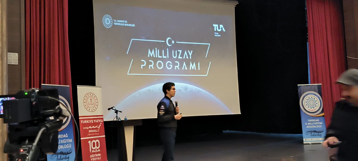 59bilsem's tweet photo. Türkiye’nin ikinci astronotu Tuva Cihangir Atasever, 3 Nisan 2026’da Tekirdağ Yahya Kemal Beyatlı Kültür Merkezinde Tekirdağlılarla buluştu. Kurum müdürümüz Güner Evren, öğretmenimiz Eyüp Akalın ve öğrencilerimizle bu ilham verici etkinlikte yer aldık. 🚀 https://t.co/j7EvMdXICX