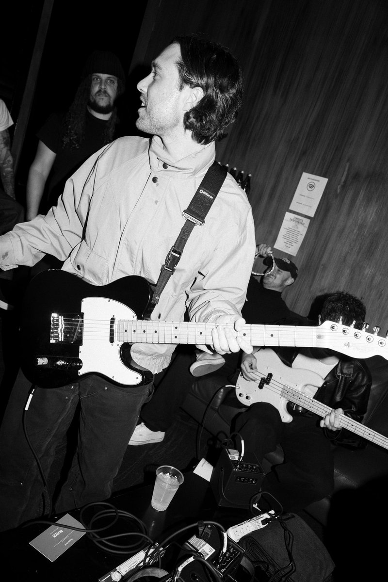 The Neighbourhood tweet media