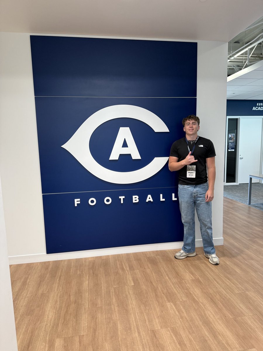 Brody_Rogers7's tweet photo. Absolutely Awsome day in Davis. Huge thank to @Coach_CoombsUCD  @Chad_Larkin24 and the rest of the staff. Go aggies. https://t.co/h7tEOPNfMc