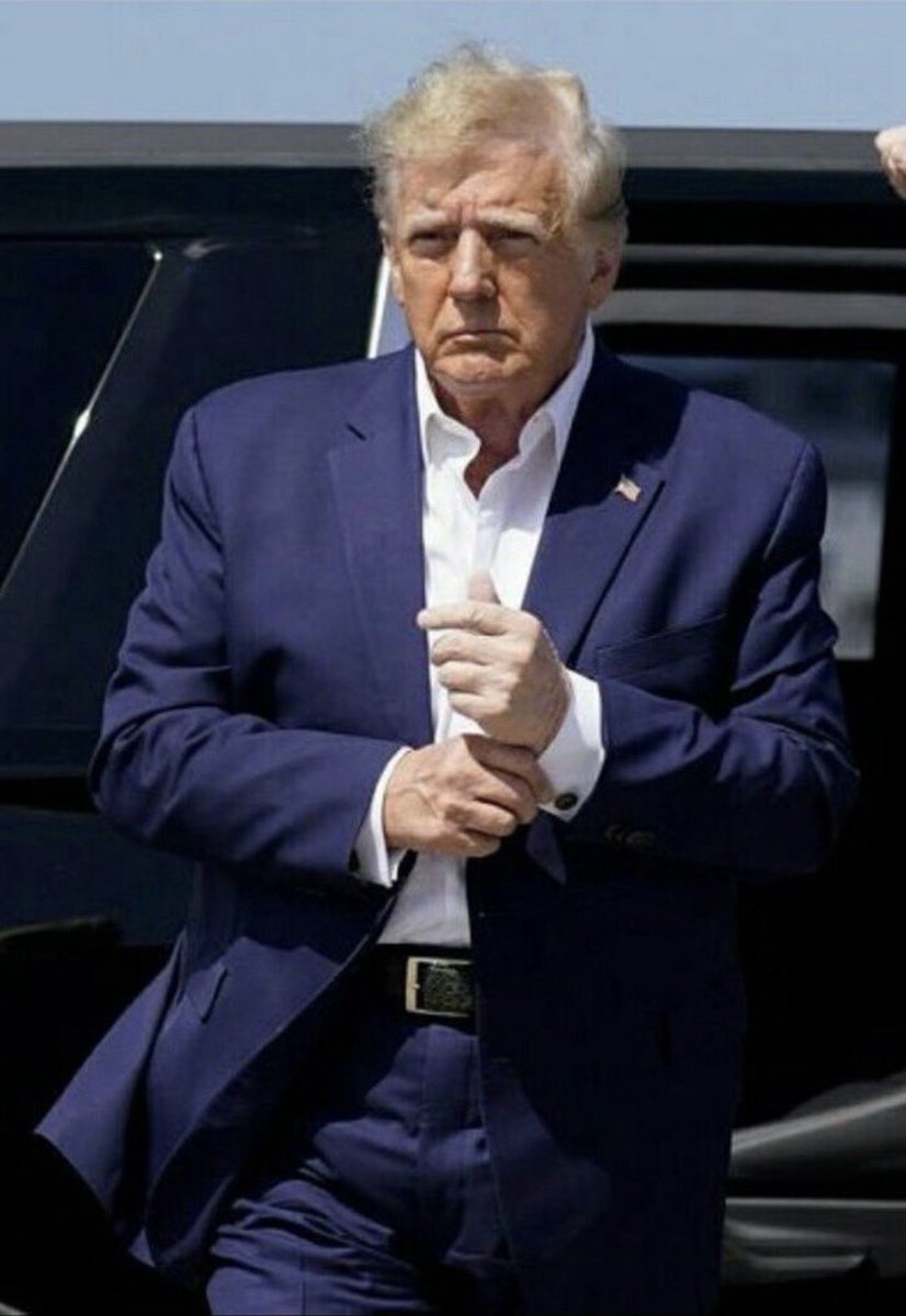 Tigergrad85's tweet photo. @USronaldcarter @RWMaloneMD I freaking love this man! He’s got the literal world on his shoulders, and the balls to make the hard decisions. https://t.co/ZhcDvehZPu