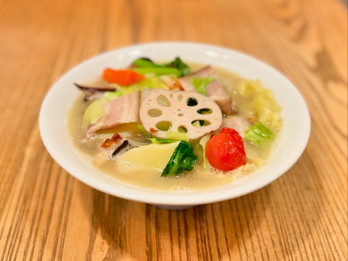 JunyaRamen's tweet photo. 期間限定

春野菜のちゃんぽん

春野菜をふんだんに使用して、スープに旨みと甘みをプラス、自家製のペーコンで風味をプラスしました😊

野菜はその時々で変わります😊ご了承下さい🙇

#ramenjunya 
#香里園
#寝屋川
#ちゃんぽん
#期間限定 https://t.co/fh4OdVqj9i