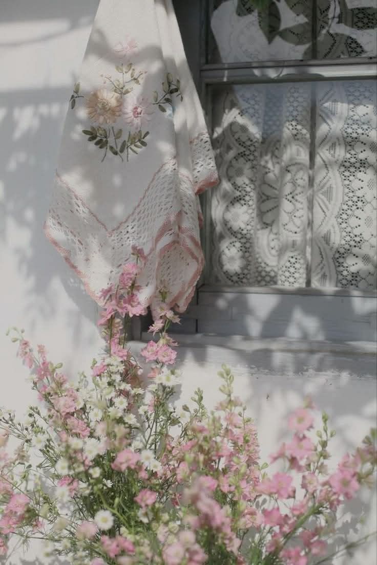 only aesthetic tweet media