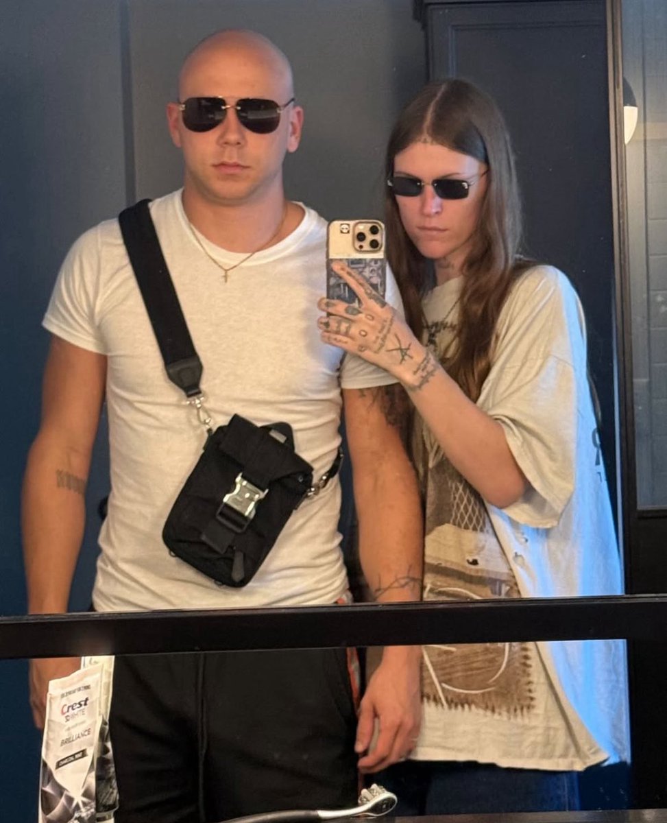 viccocain's tweet photo. quero um relacionamento assim: https://t.co/kpIzU3GjVw