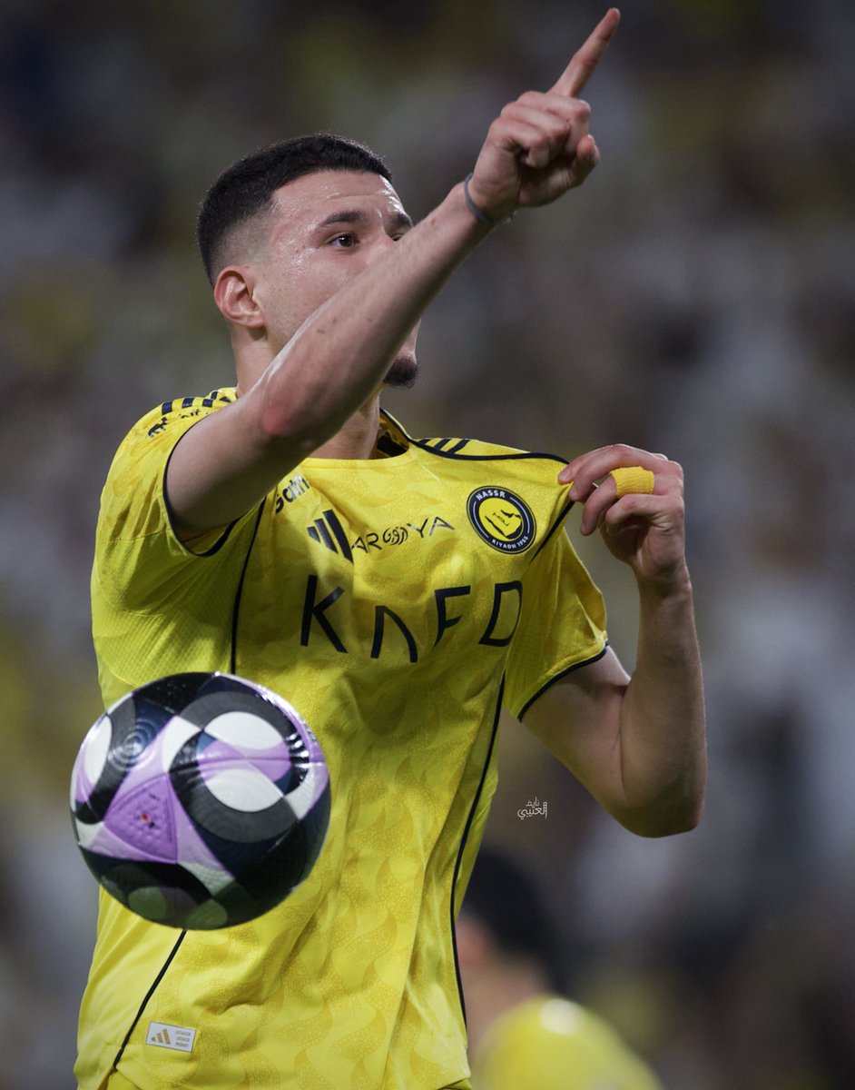 عمرو tweet media