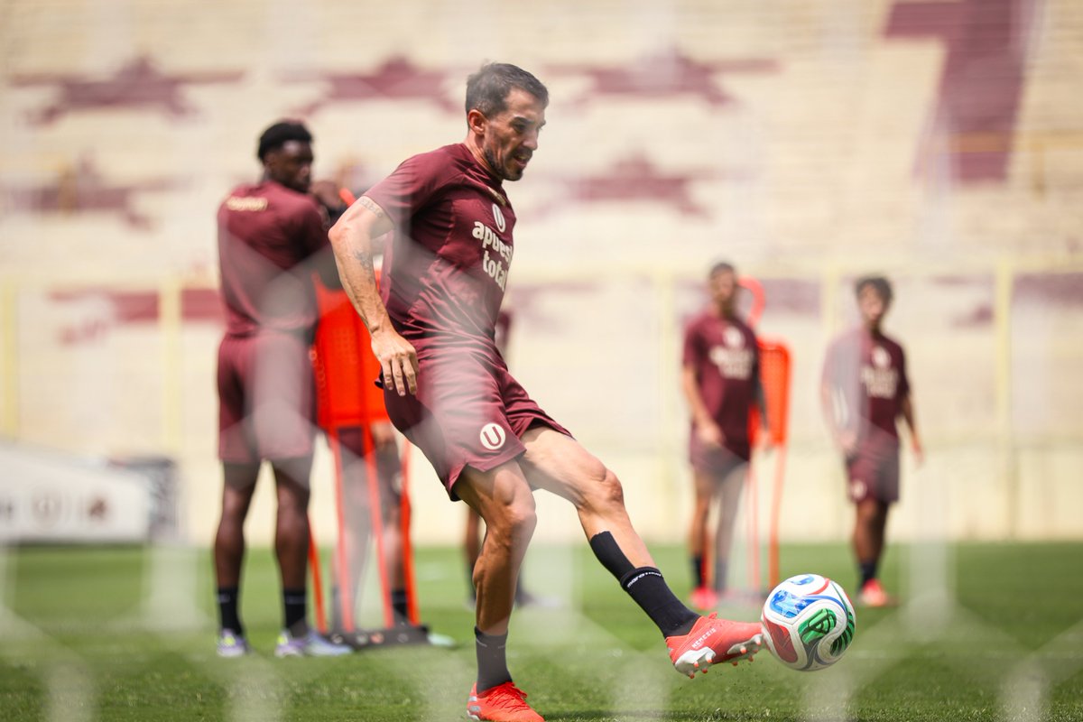 Universitario tweet media