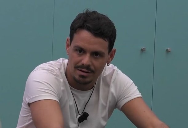 _everneverland_'s tweet photo. renato: siamo arrivati al punto in cui qualsiasi cosa dice Francesca ci dà fastidio, perché se la stessa battuta l'avesse fatta qualcun altro ci avreste scherzato su

RENATO SPILLANDO LA VERITÀ CONTRO QUELLE IENE #GrandeFratellovip #gfvip https://t.co/cTxs5MDkIT