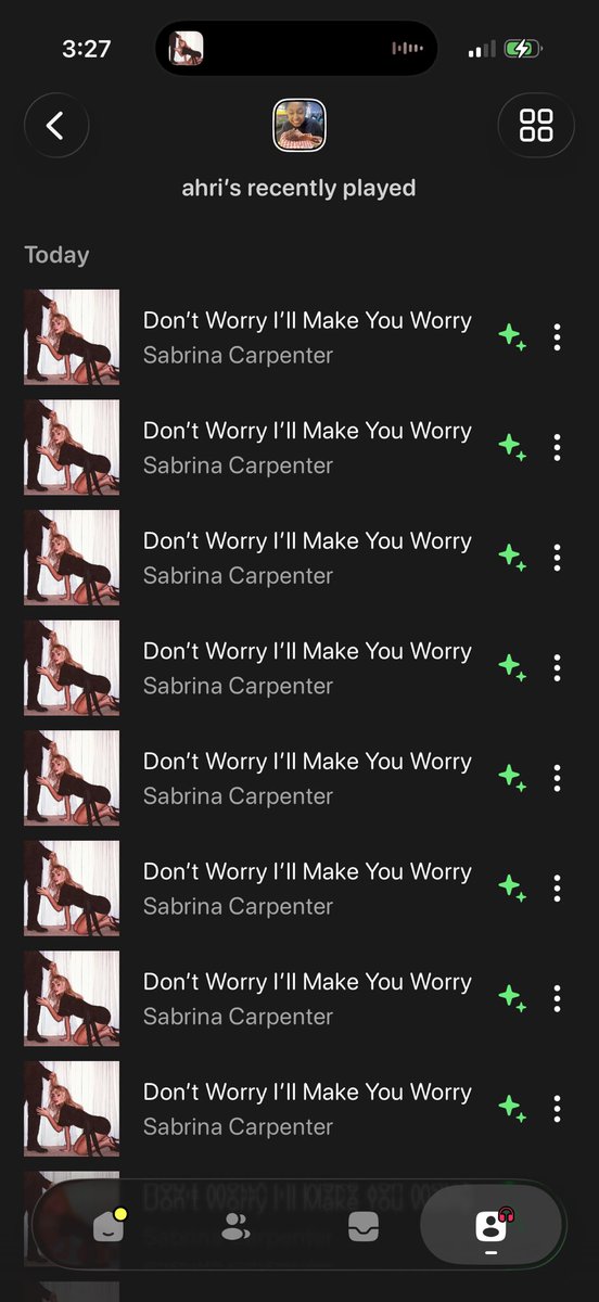 ahri✌️ tweet media