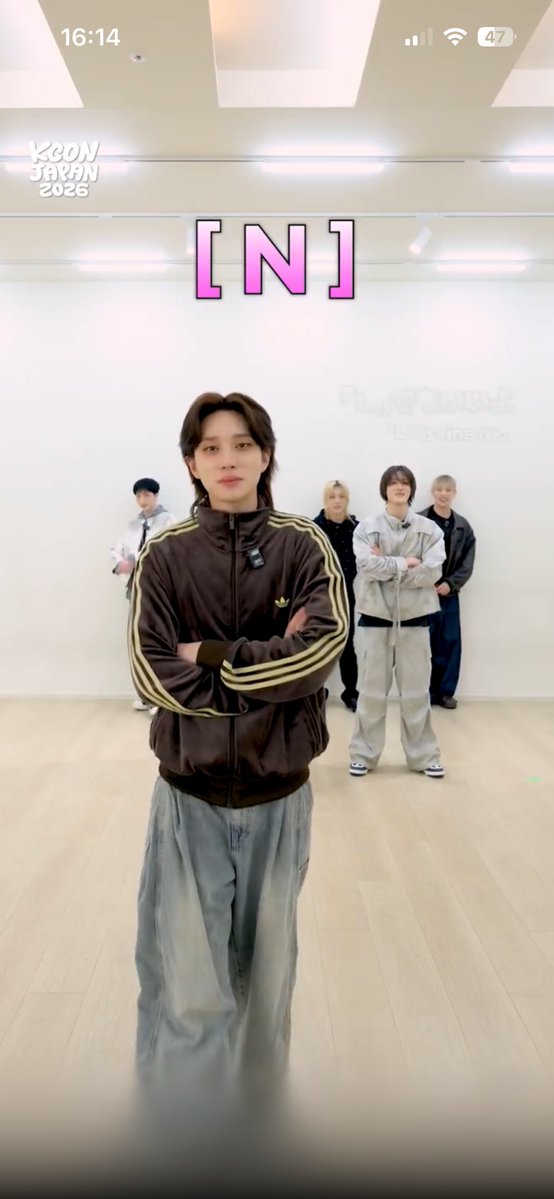 keeseobem1's tweet image. i need someone who loves me as much as theo loves this jacket, i’ve met him 3 times and he was wearing it the 3 times lmao 😭😭 he looks really good with it tho