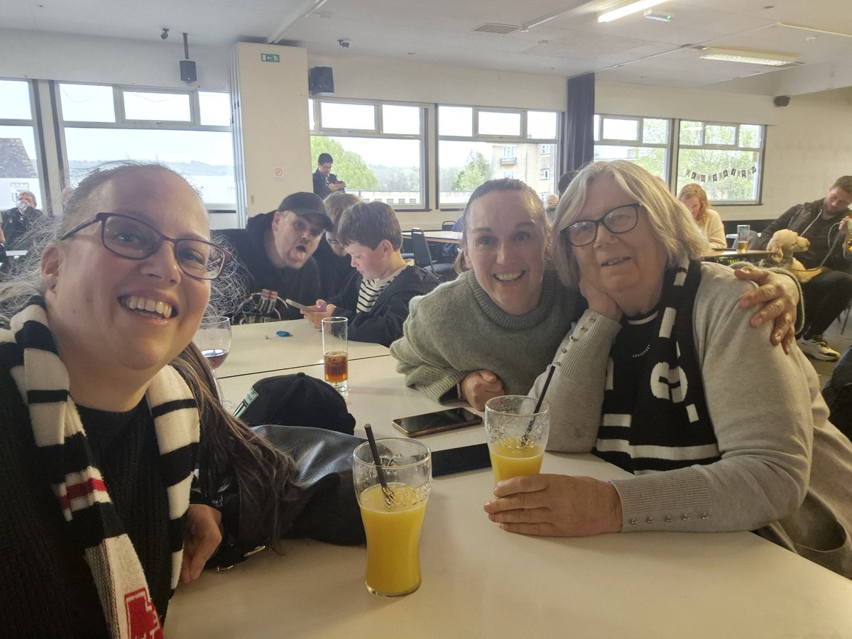 Claire Kitson tweet media