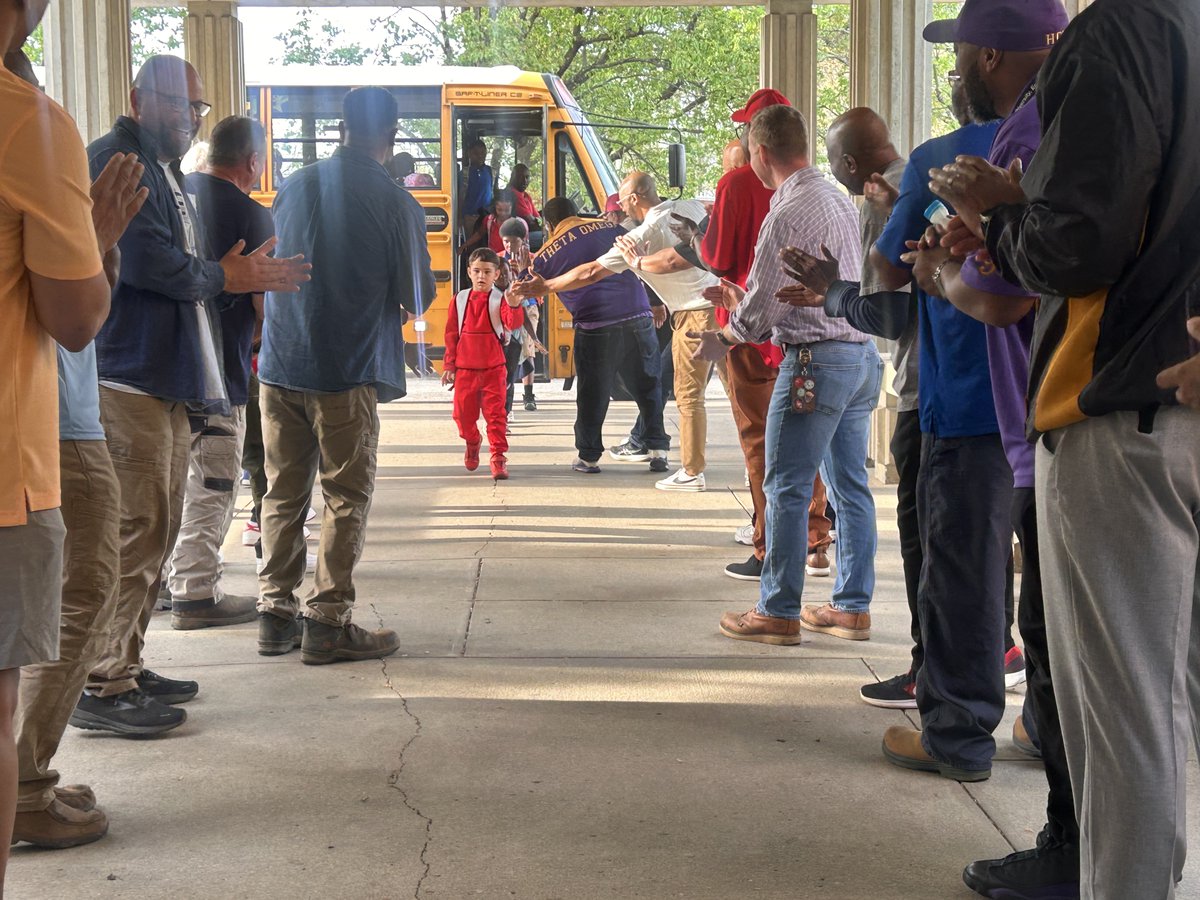 JCPSKY's tweet photo. ⚡️ FLASH DADS | What a moment! 💙 The #JCPSFlashDads showed up in a big way at Slaughter Elementary last week, surprising students with high-fives, smiles, and powerful reminders that they are supported every single day.
Thank you to our Flash Dads for turning an ordinary morning into one these students won’t soon forget. #WeAreJCPS