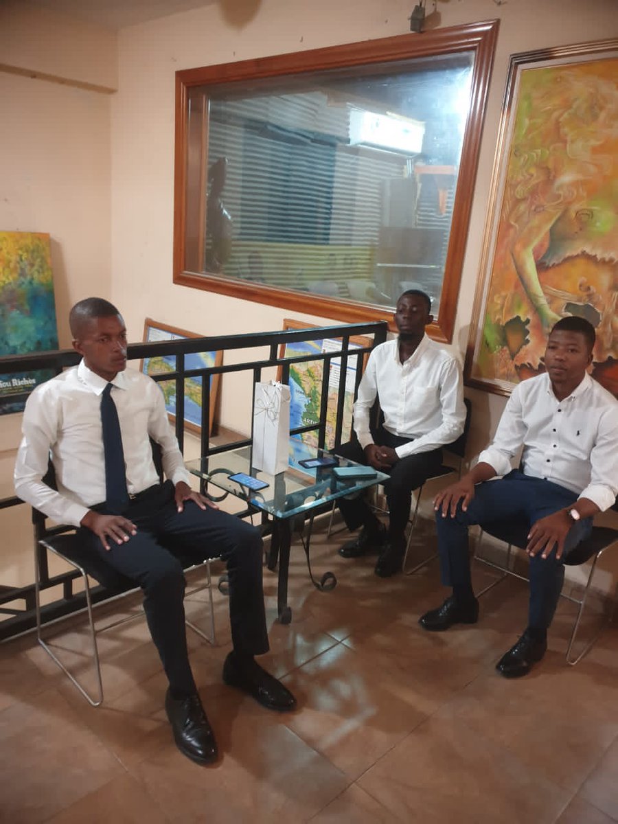 LSyle23662's tweet photo. 32 ane Radyo Ginen
22 ane Tele Ginen
Se yon enperatif li ye pou Federasyon Òganizasyon Jèn yo @FOJ60 te prezan jodi vandredi 3 avril la pou tout konba medya Radyo Tele Ginen mennen nan batay pou demokrasi tabli nan peyi a.
Bon 32ème, 22ème #RTG.
@RTGHaiti @FOJ60 #HAITI https://t.co/aDN6FVwECa