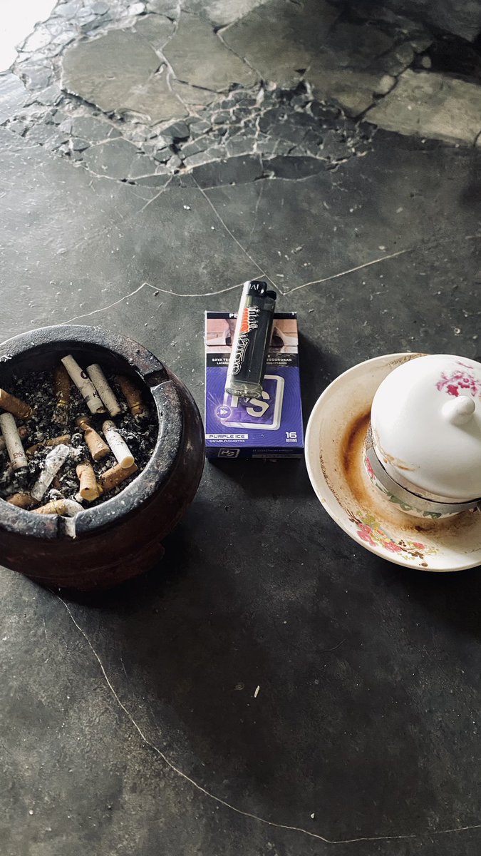 D1000_____ tweet media