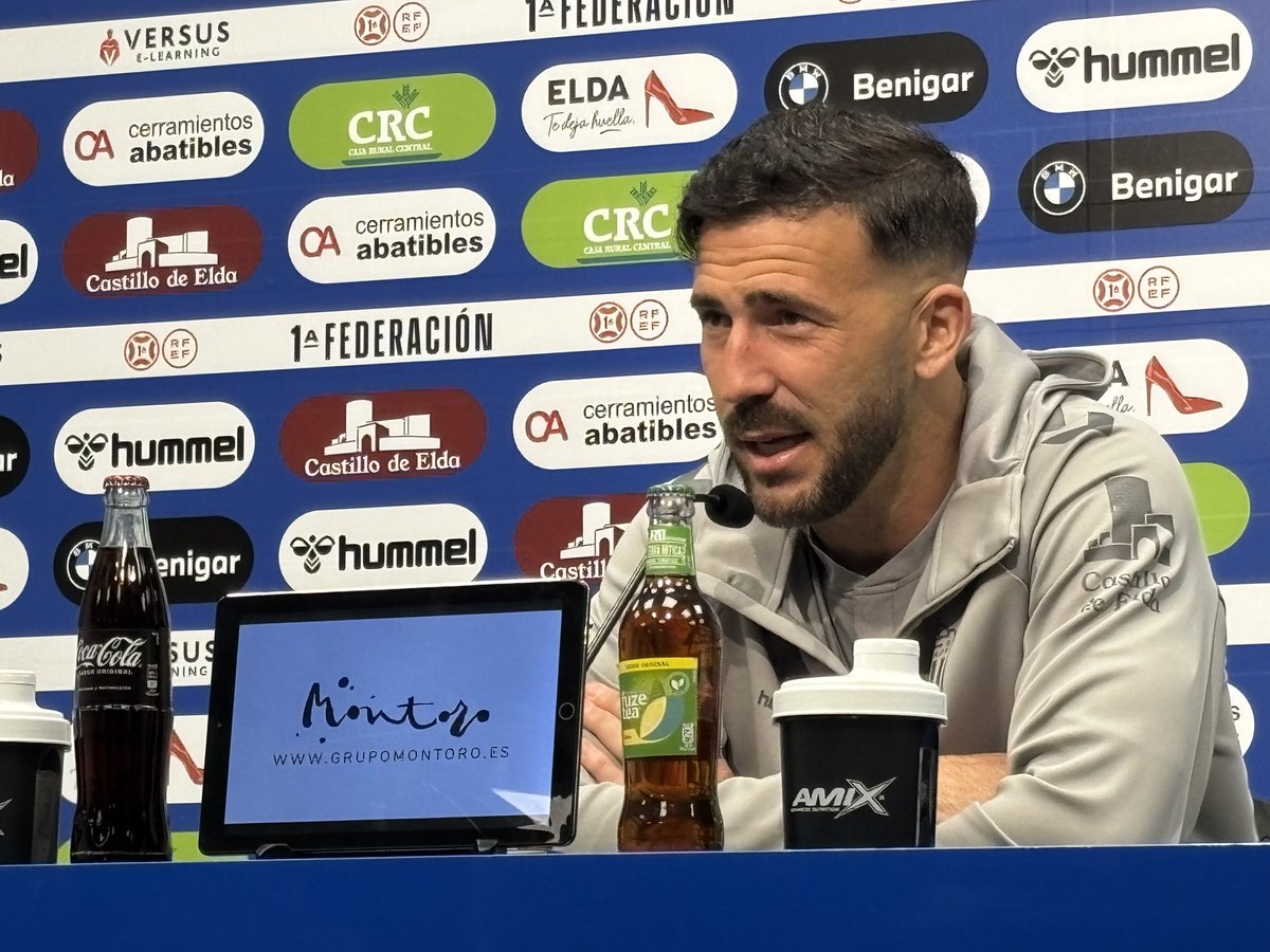 amparovmartinez's tweet photo. 🗣️ Dioni, delantero del @cdeldense sobre su acierto de cara a puerta: "Hay momentos como delantero que no salen las cosas". 

 #Eldense #EldenseEuropa #1rfef #Fútbol #Dioni https://t.co/73bx53jLAp