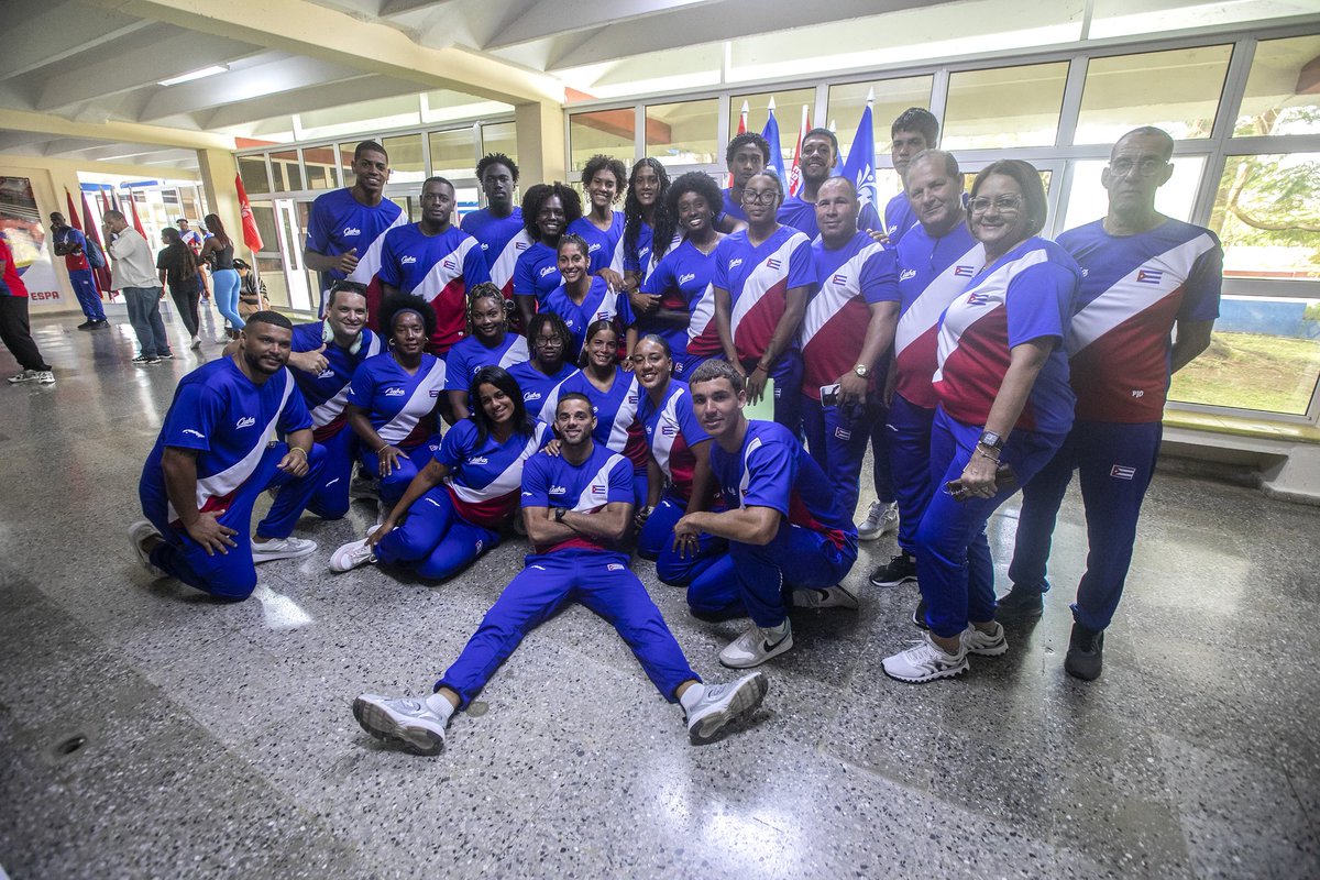 Postales de la ceremonia de abanderamiento a la delegación cubana que participará en el clasificatorio de #poloacuatico para los Juegos Centroamericanos y del Caribe de #SantoDomingo2026
#Cuba #DeporteCubano #InderCuba65
facebook.com/share/p/1AzWzP…