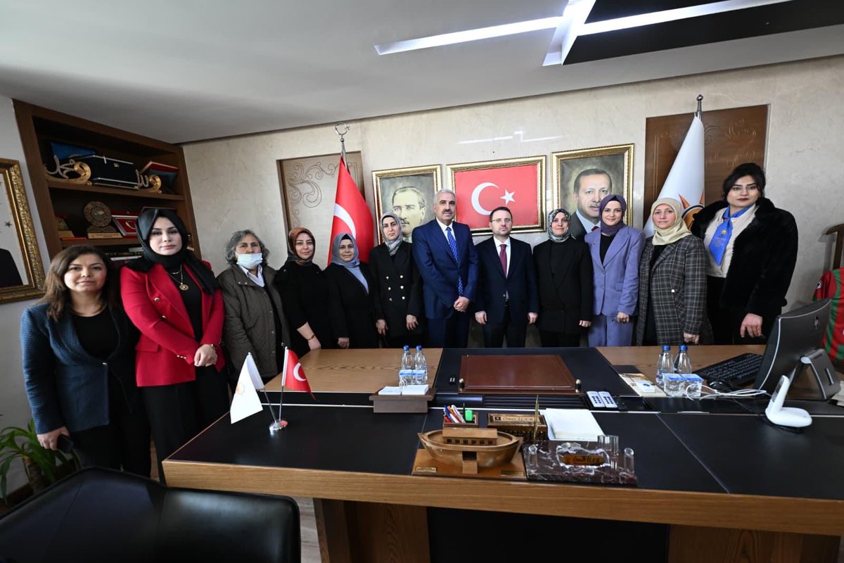 Adalet Bakanımız Sayın Akın Gürlek’i, Milletvekilimiz Sn. <a href="/mehmetsaityaz/">Mehmet Sait YAZ</a> , İl Başkanımız Sn. <a href="/omer_iler/">Ömer İler</a> , İl Kadın Kolları Başkanımız Sn. <a href="/mervenurseyit/">Ecz.Mervenur Seyit Beşe</a> öncülüğünde teşkilatımız, İl Gençlik Kolları Başkanımız <a href="/enesscimen/">Enes Çimen 🇹🇷</a> ve teşkilat mensuplarımızla birlikte İl Başkanlığımızda