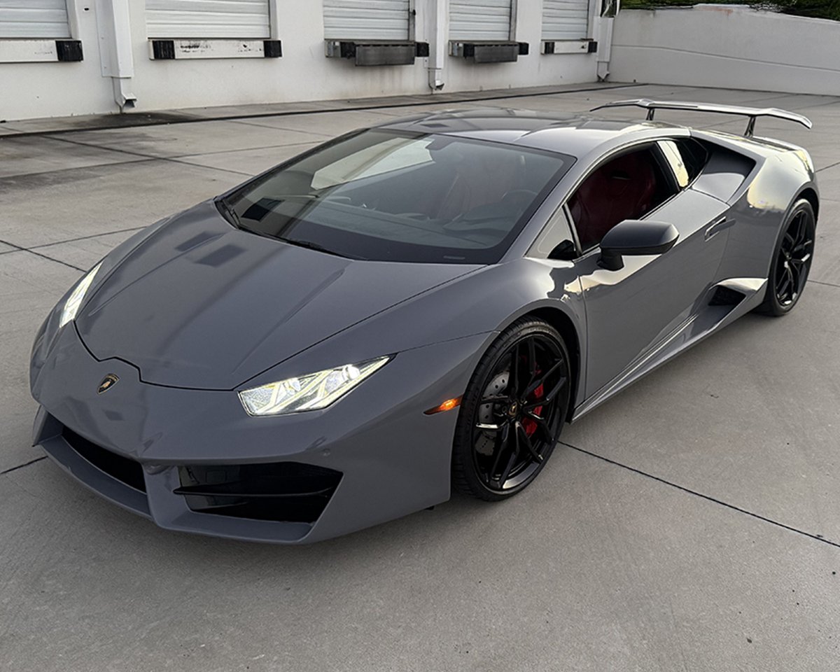 Barrett_Jackson's tweet image. This custom 2017 @Lamborghini #Huracan LP 580 is powered by a 5.2-liter #V10 engine equipped with a Dallas Performance Stage 1 twin-turbo system capable of a claimed 1,001 crank horsepower. Selling with No Reserve at the 2026 #PalmBeach Auction.

More: bit.ly/PB26TW-2017Lam…