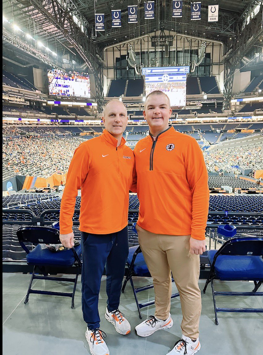 JusticeKeene1's tweet photo. Friday at the Final Four @CoachKeene! Front row for Fighting #Illini Basketball practice at Lucas Oil Stadium. From Western Hall to the @MFinalFour… Macomb represent! Good luck @CoachUnderwood &amp; @Alexander_Geoff ! 

#HTTO #EveryDayGuys 🏀🔶🔷 https://t.co/c5Ss4yRi0k