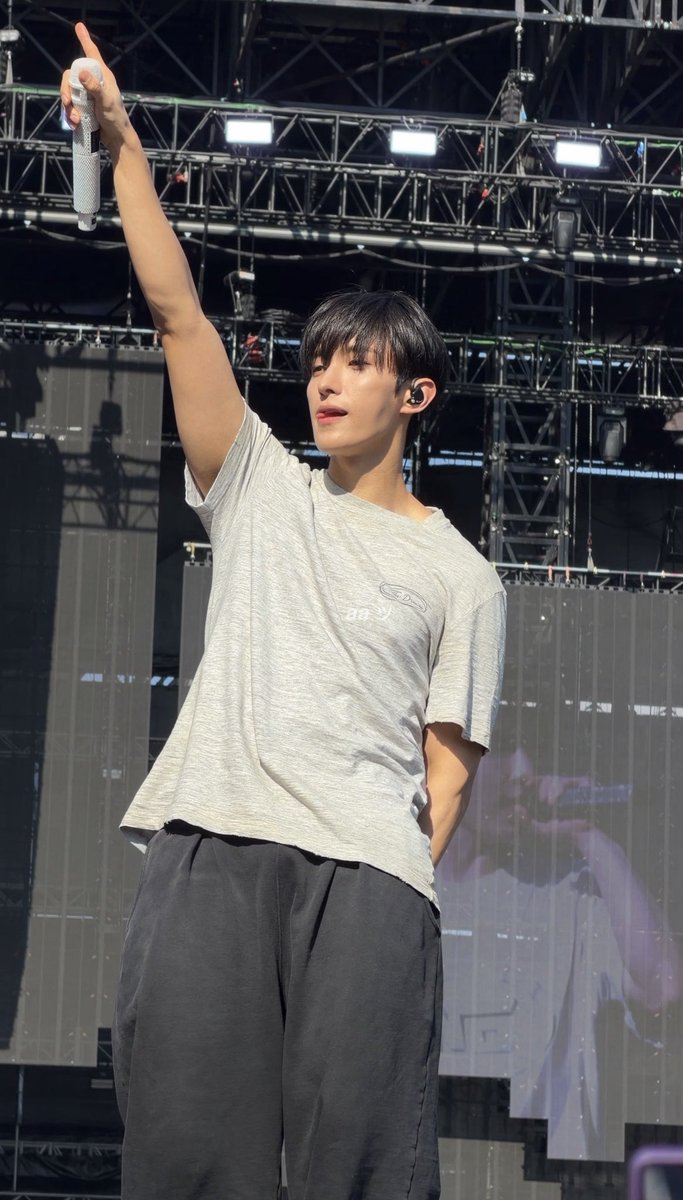 🌻 for rockstar dokyeom tweet media