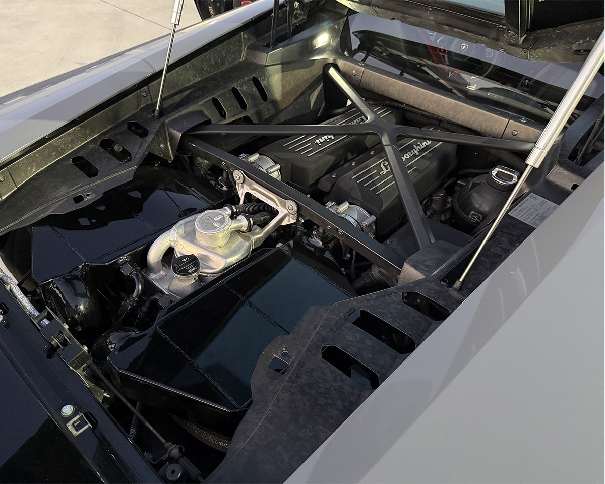 Barrett_Jackson's tweet image. This custom 2017 @Lamborghini #Huracan LP 580 is powered by a 5.2-liter #V10 engine equipped with a Dallas Performance Stage 1 twin-turbo system capable of a claimed 1,001 crank horsepower. Selling with No Reserve at the 2026 #PalmBeach Auction.

More: bit.ly/PB26TW-2017Lam…